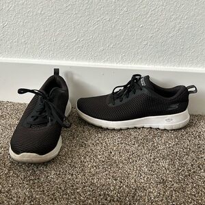 Skechers Go Walk Joy Black and White Classic High Cushion Running Shoes